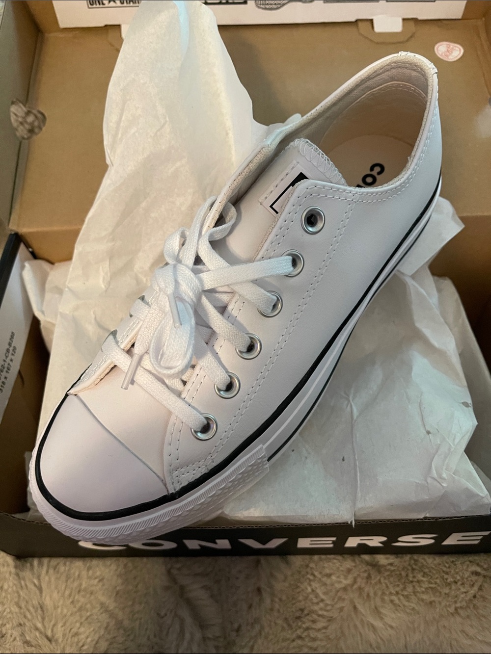 Converse Chuck Taylor All Star Low Top Platform Leather - new in box - size 7.5